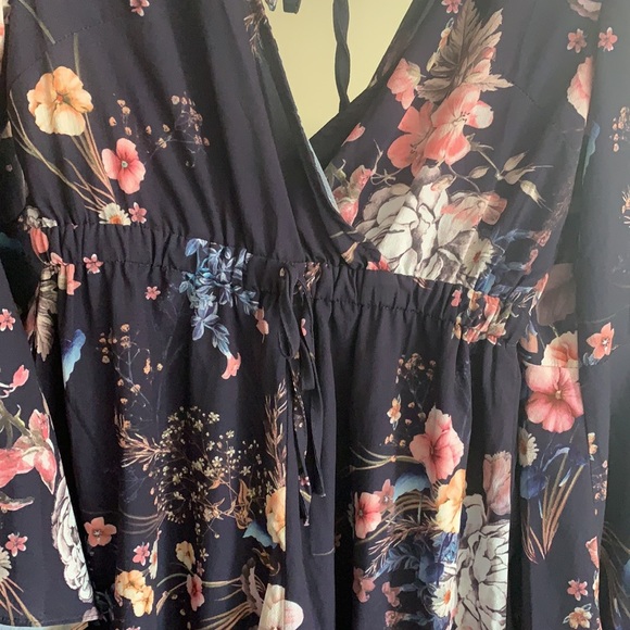 Floral plunge neck romper - Picture 3 of 4